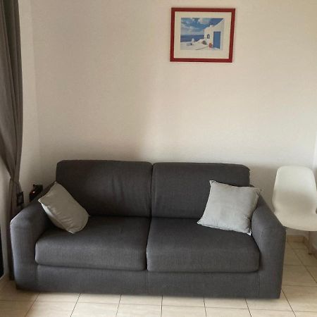 Appartement 2 Chambres Avec Piscine Face A La Mer A La Coudouliere Сикс-Фор-ле-Плаж Екстериор снимка
