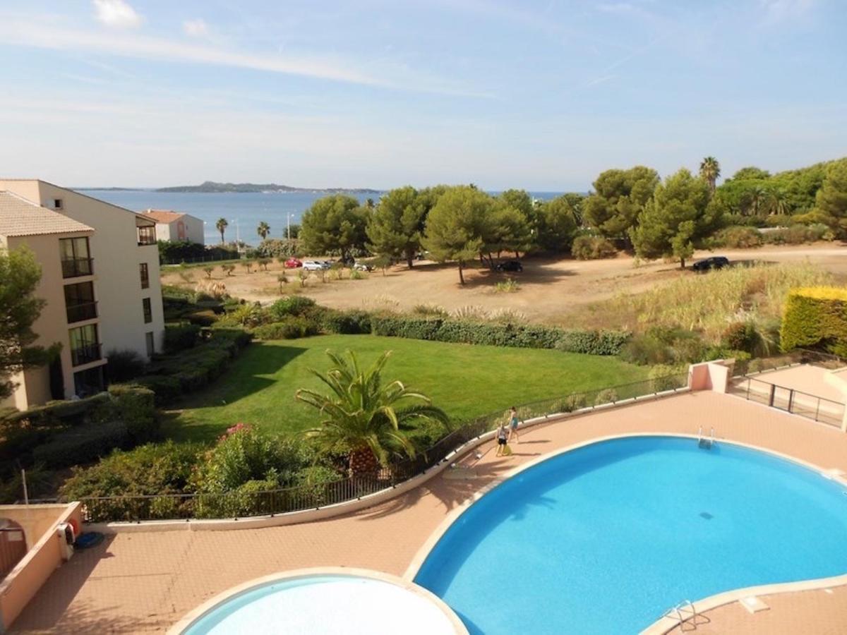 Appartement 2 Chambres Avec Piscine Face A La Mer A La Coudouliere Сикс-Фор-ле-Плаж Екстериор снимка